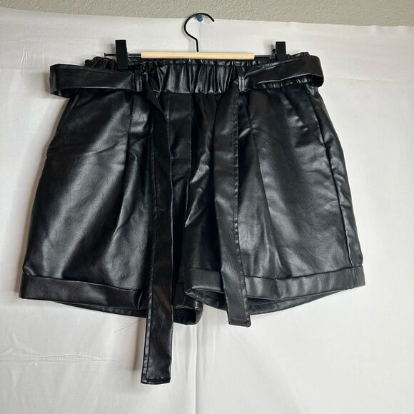 EIlly Bazar Black High-Waisted Faux Leather Shorts Size L - Picture 4 of 9